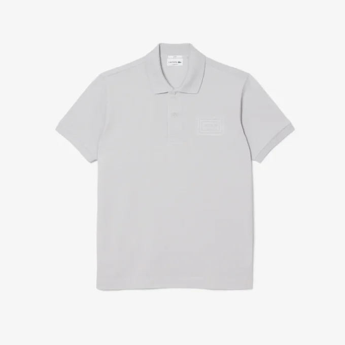 Polo de corte clásico con logotipo en relieve