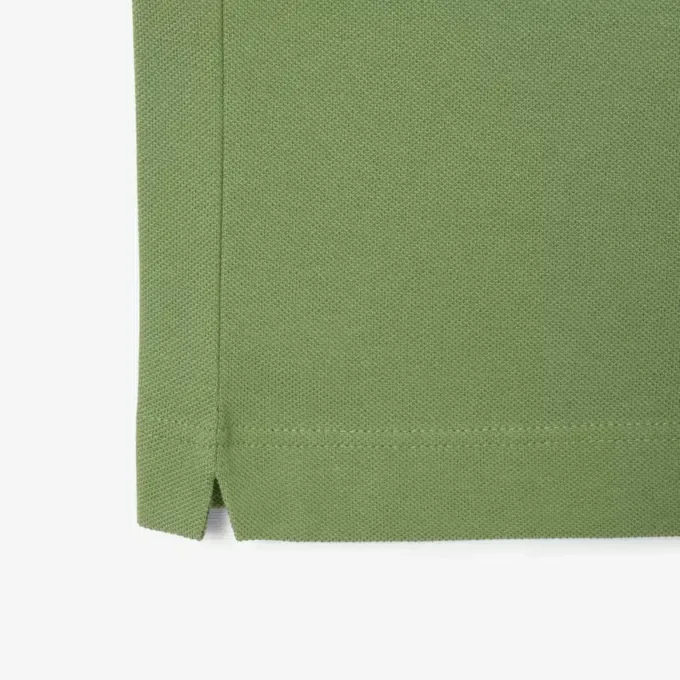 Polo de corte clásico con logotipo en relieve