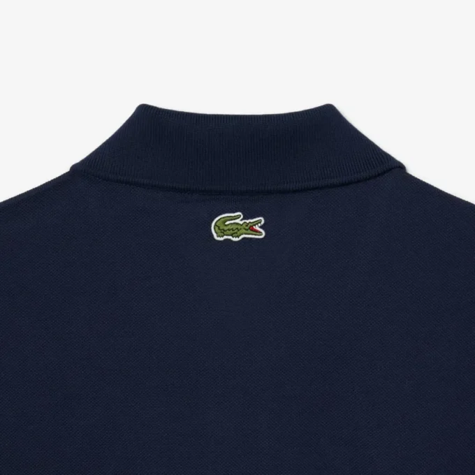 Polo de corte clásico con logotipo en relieve