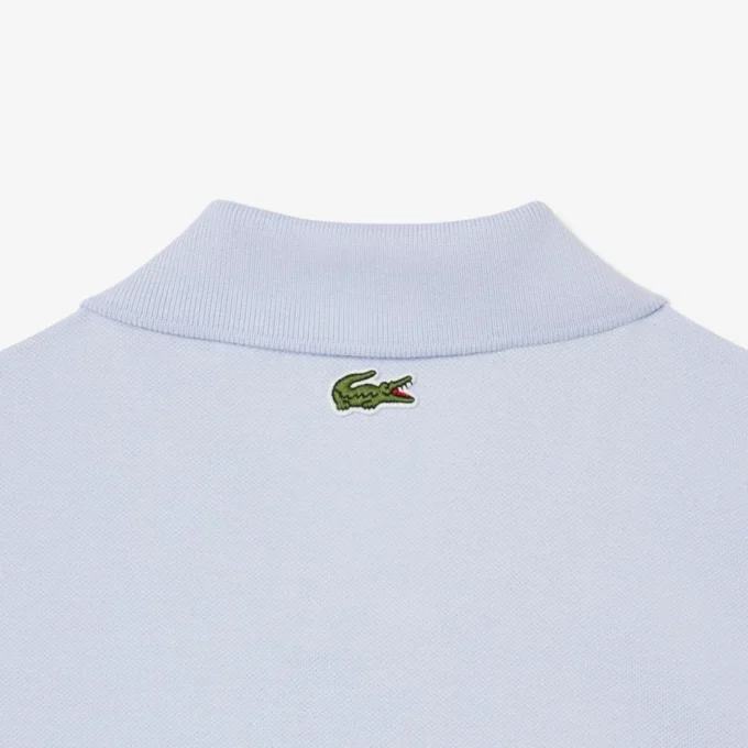 Polo de corte clásico con logotipo en relieve