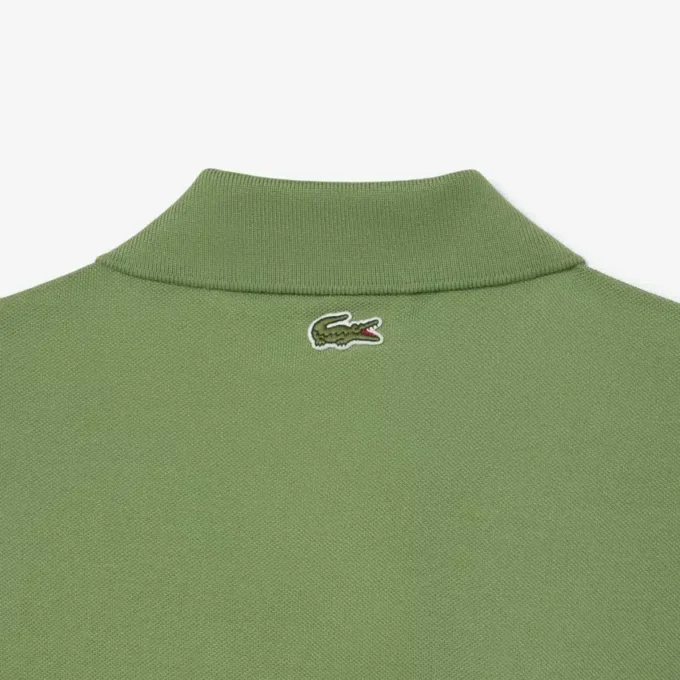 Polo de corte clásico con logotipo en relieve