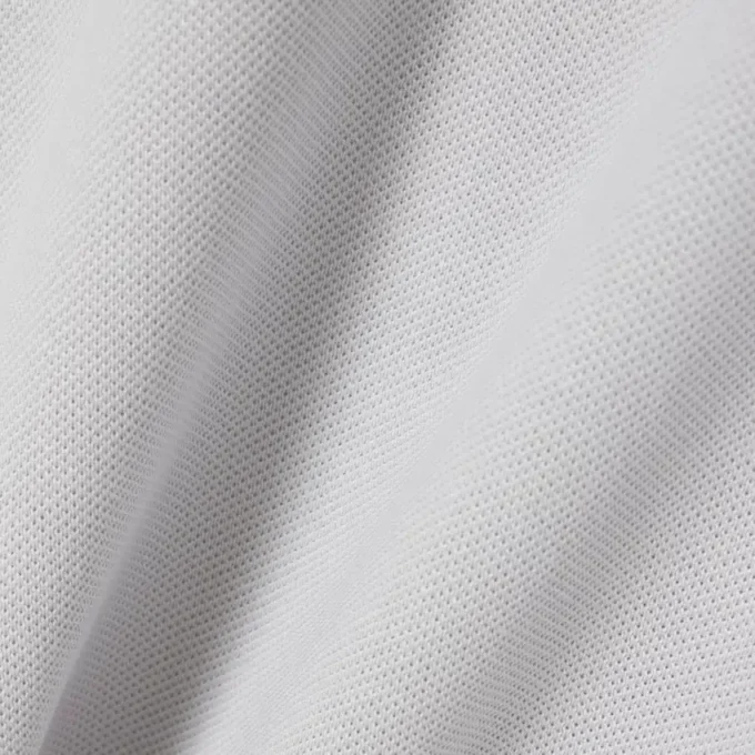 Polo de corte clásico con logotipo en relieve
