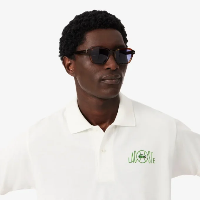 Polo de corte clásico con logotipo gráfico