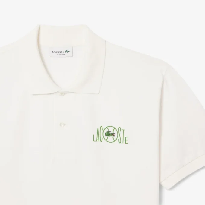 Polo de corte clásico con logotipo gráfico