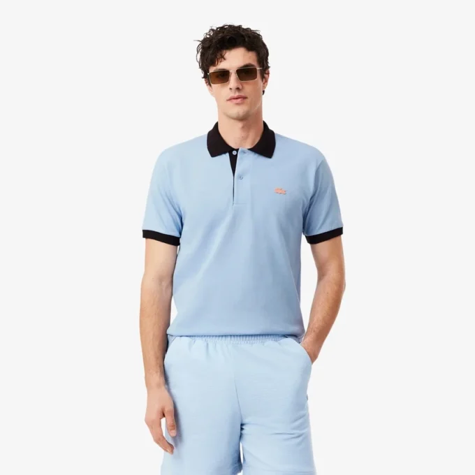 Polo de corte clásico con ribete en contraste