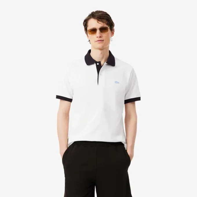 Polo de corte clásico con ribete en contraste