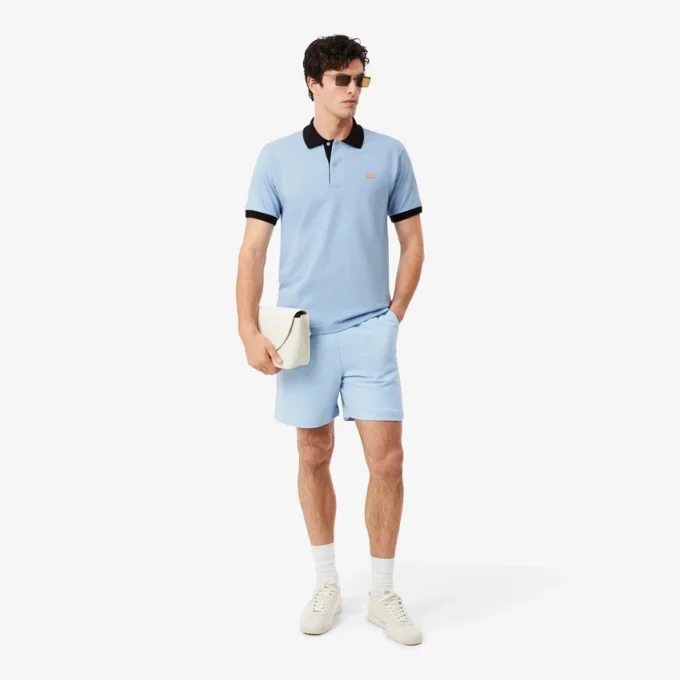 Polo de corte clásico con ribete en contraste
