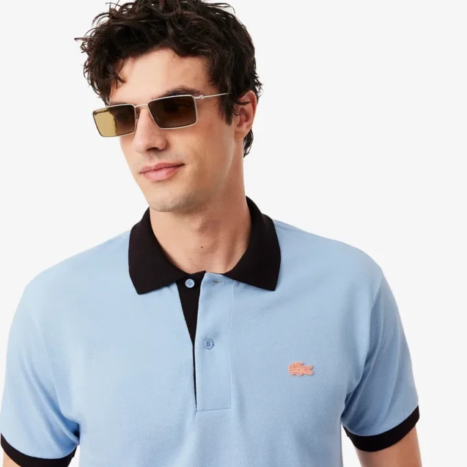 Polo de corte clásico con ribete en contraste