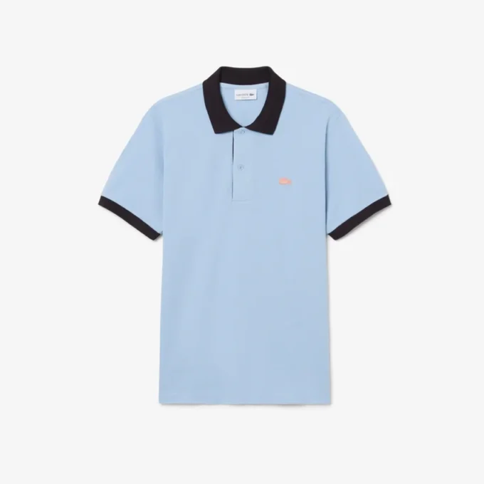 Polo de corte clásico con ribete en contraste