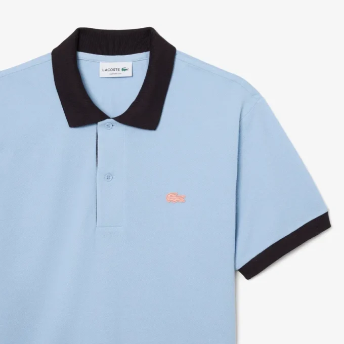 Polo de corte clásico con ribete en contraste