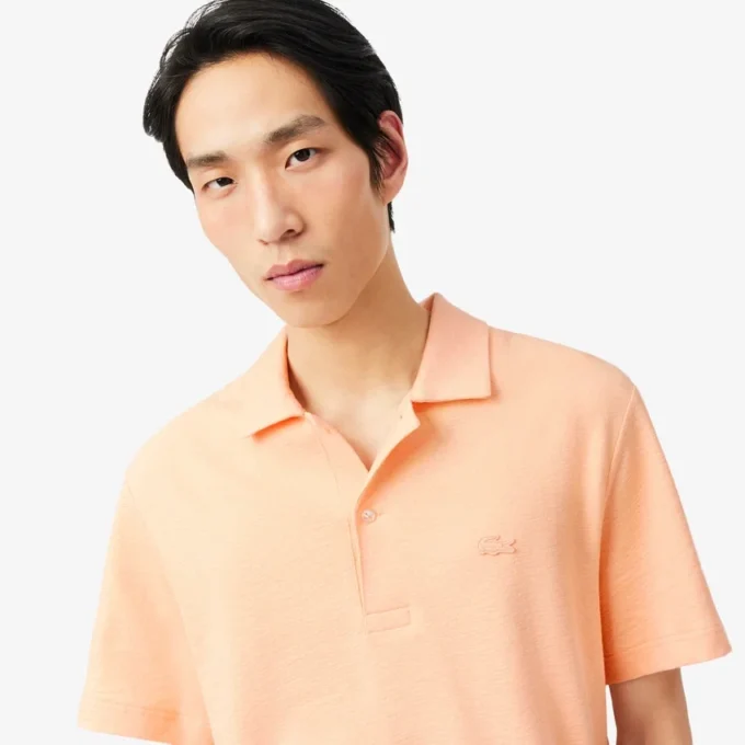 Polo de corte clásico con textura