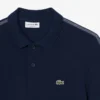 Polo de corte regular con rayas y logotipo