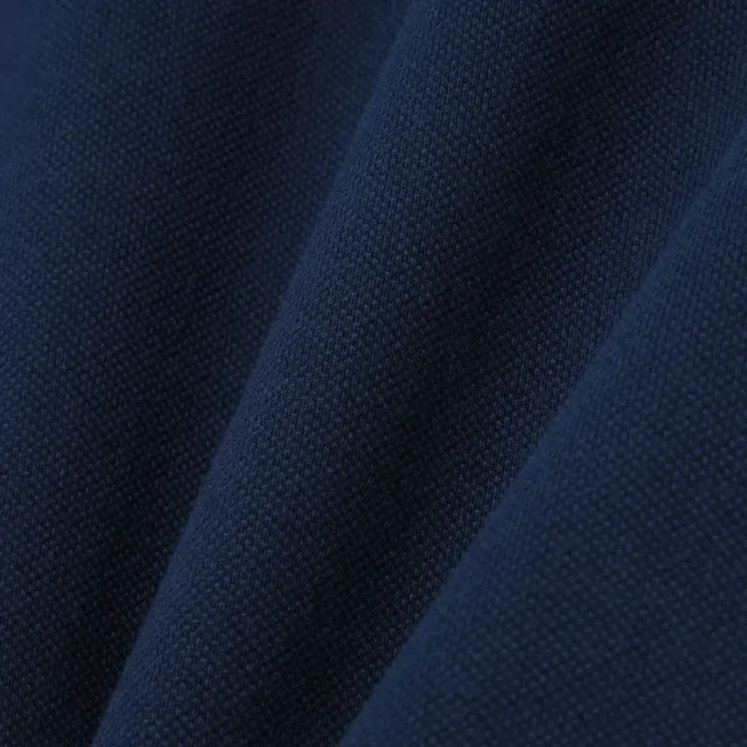 Polo de corte regular con rayas y logotipo