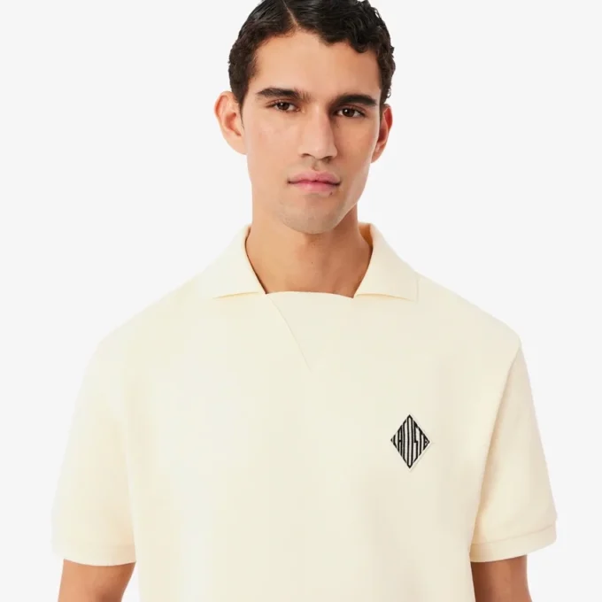 Polo de felpa de corte holgado con detalle de insignia