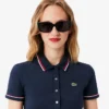 Polo de mujer L.12.D de corte entallado con detalles de ribete