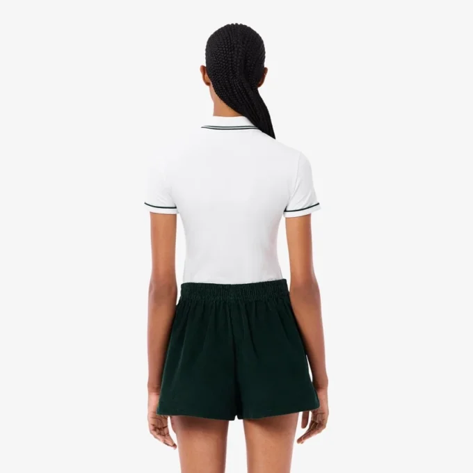 Polo de mujer L.12.D de corte entallado con detalles de ribete