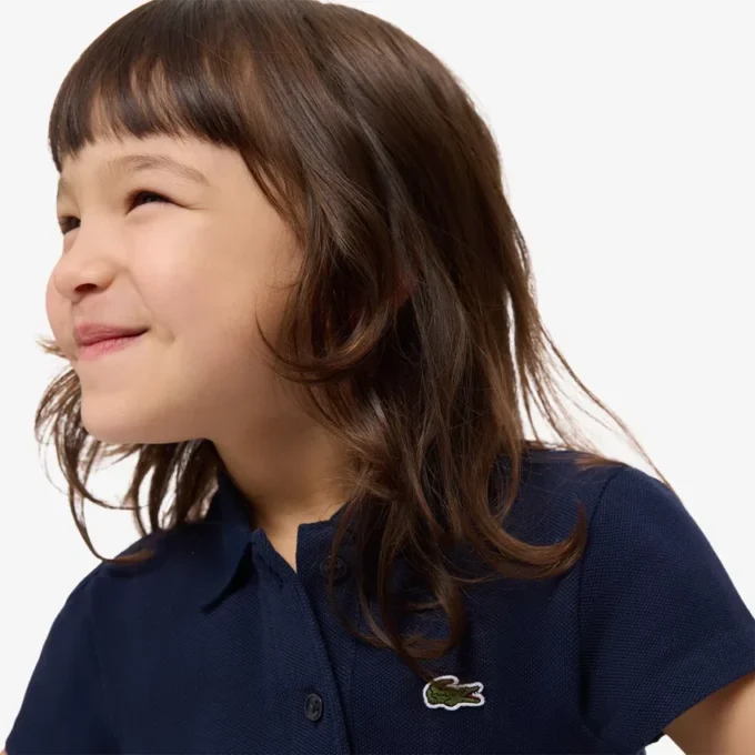 Polo de piqué con cuello festoneado para niña