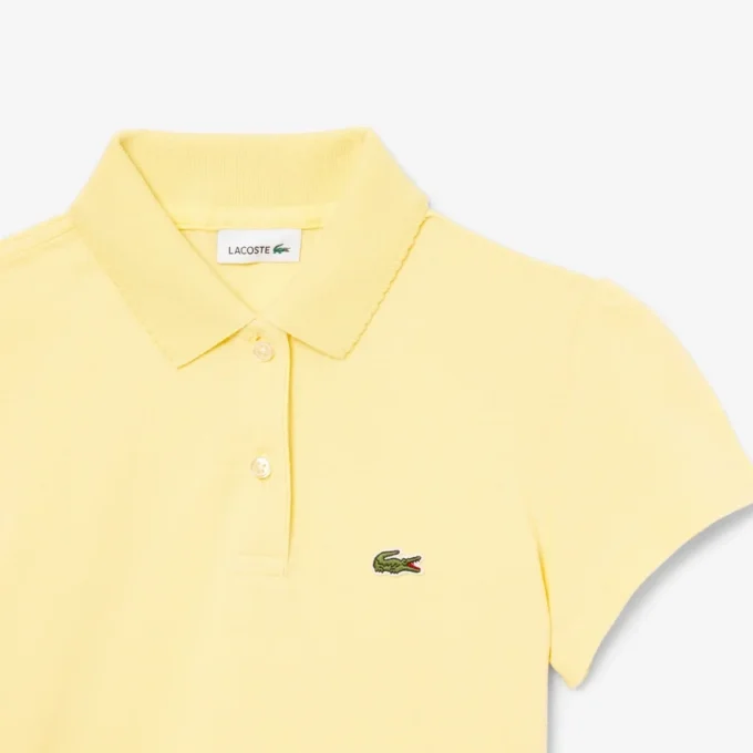 Polo de piqué con cuello festoneado para niña