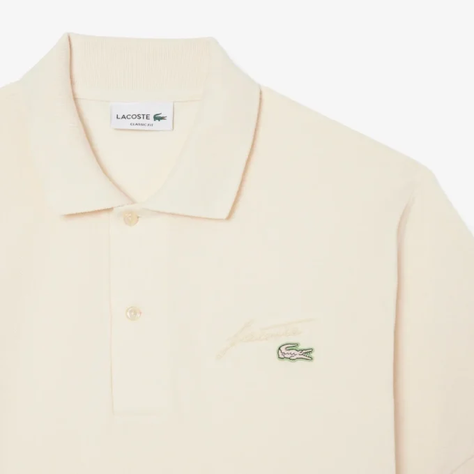 Polo de piqué con detalle bordado y corte clásico para hombre