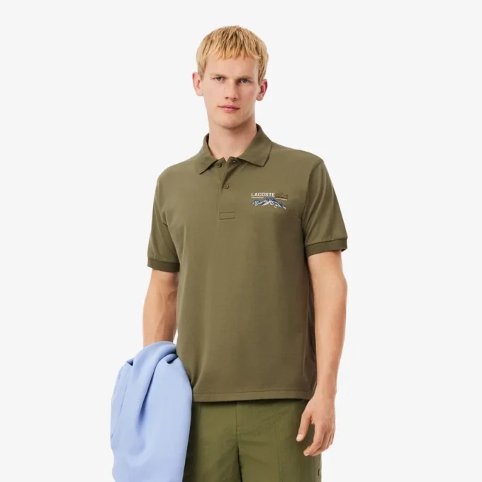 Polo de piqué con motivo bordado y corte clásico para hombre