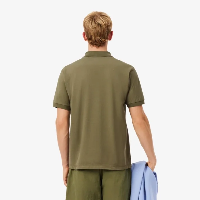 Polo de piqué con motivo bordado y corte clásico para hombre