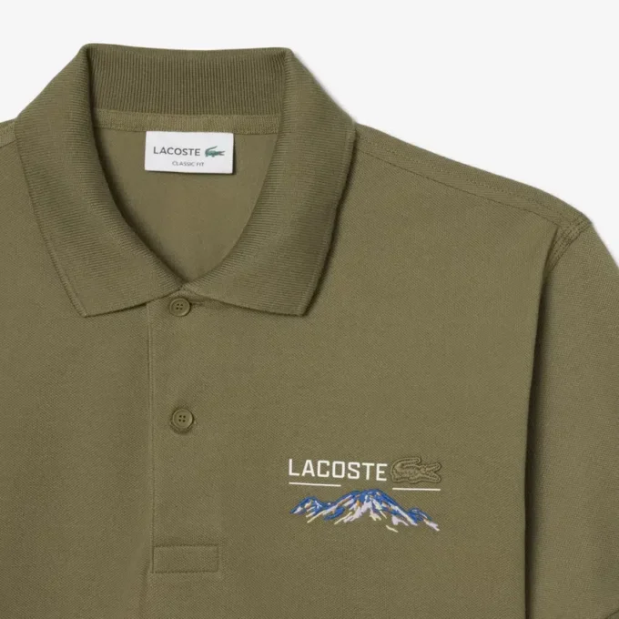 Polo de piqué con motivo bordado y corte clásico para hombre
