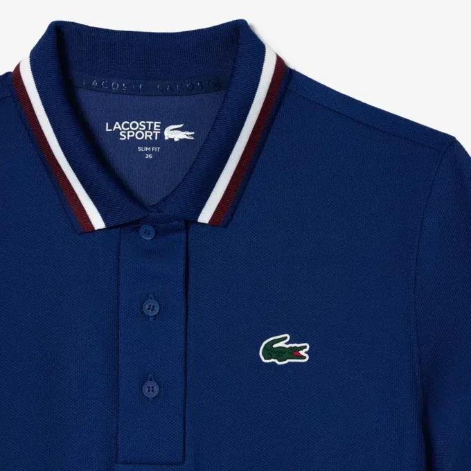 Polo de tenis con cuello a rayas y protección UV para mujer