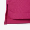 Polo oversize de satén con detalle de insignia de pasarela