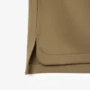 Polo oversize de satén con detalle de insignia de pasarela