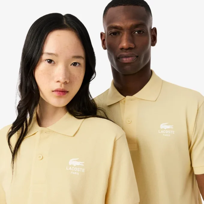 Polo unisex de corte clásico con estampado característico L.12.12