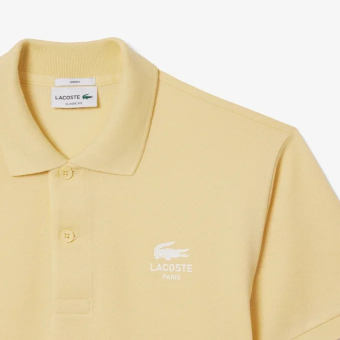 Polo unisex de corte clásico con estampado característico L.12.12