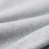 Sudadera con capucha y bolsillo canguro para niño