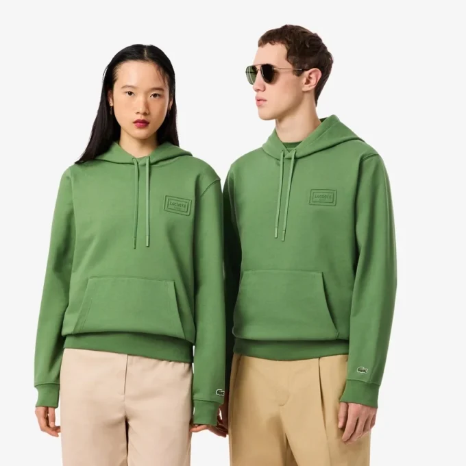 Sudadera con capucha y logotipo en relieve