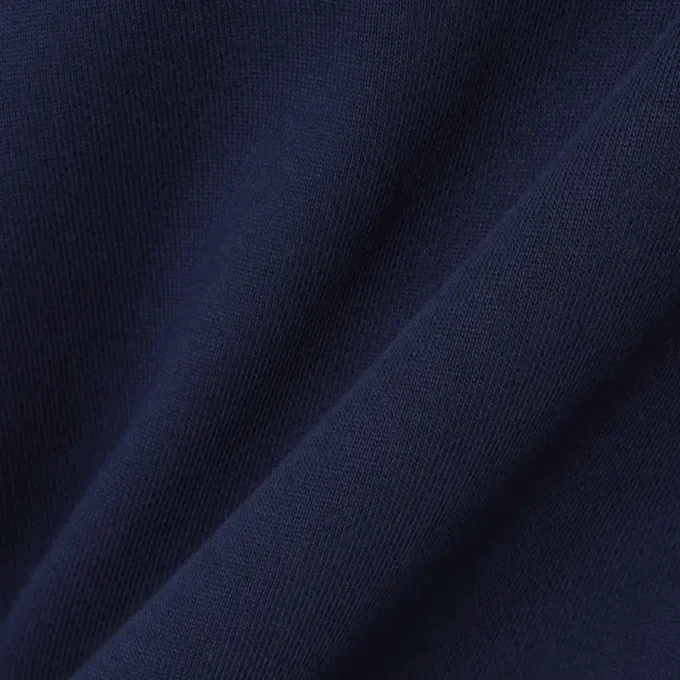 Sudadera con capucha y logotipo en relieve