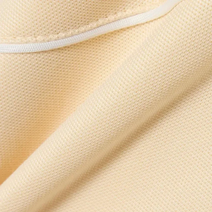 Sudadera con cremallera y detalles decorativos