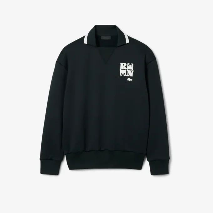Sudadera con detalle de insignia en el cuello de polo de la pasarela