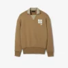 Sudadera con detalle de insignia en el cuello de polo de la pasarela