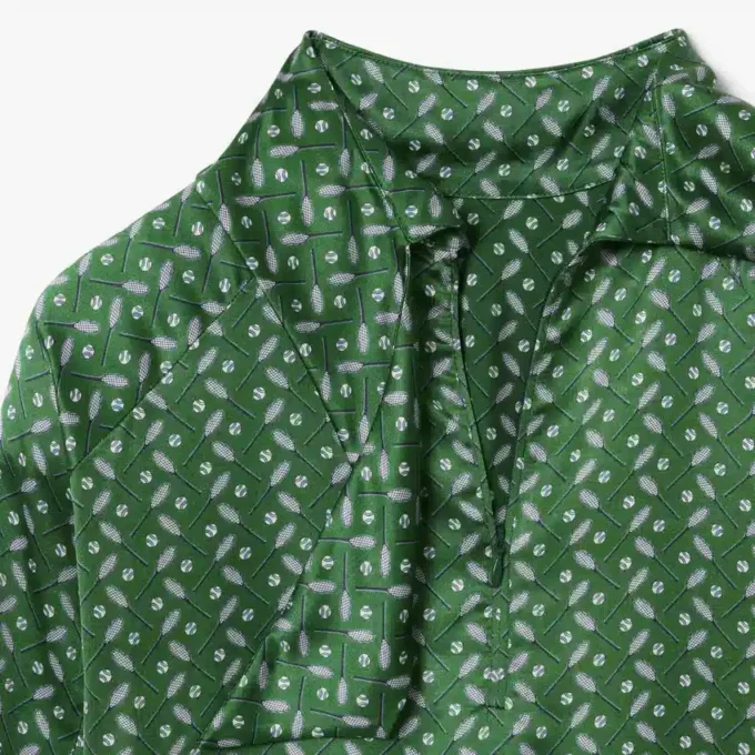 Vestido con cuello de pañuelo de satén estampado de pasarela