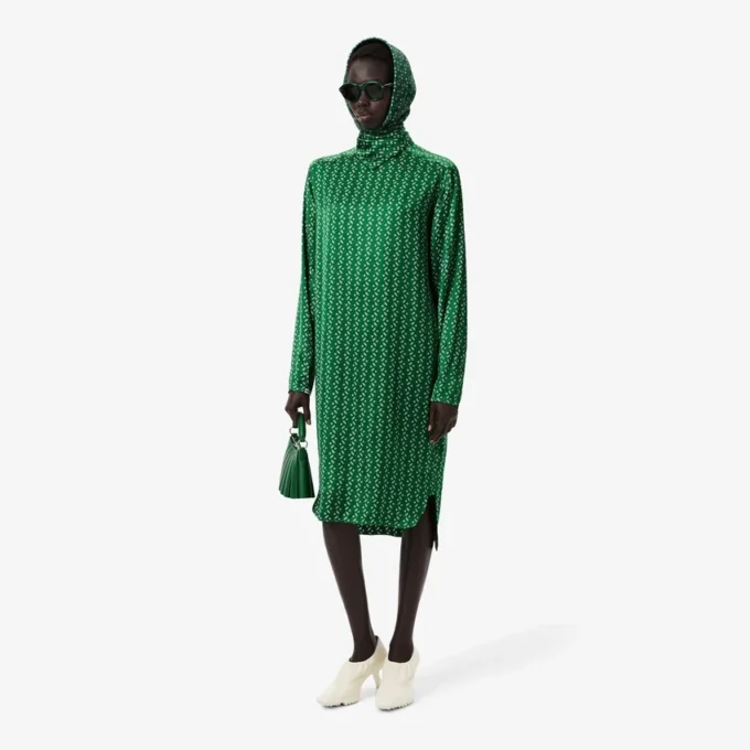 Vestido con cuello de pañuelo de satén estampado de pasarela