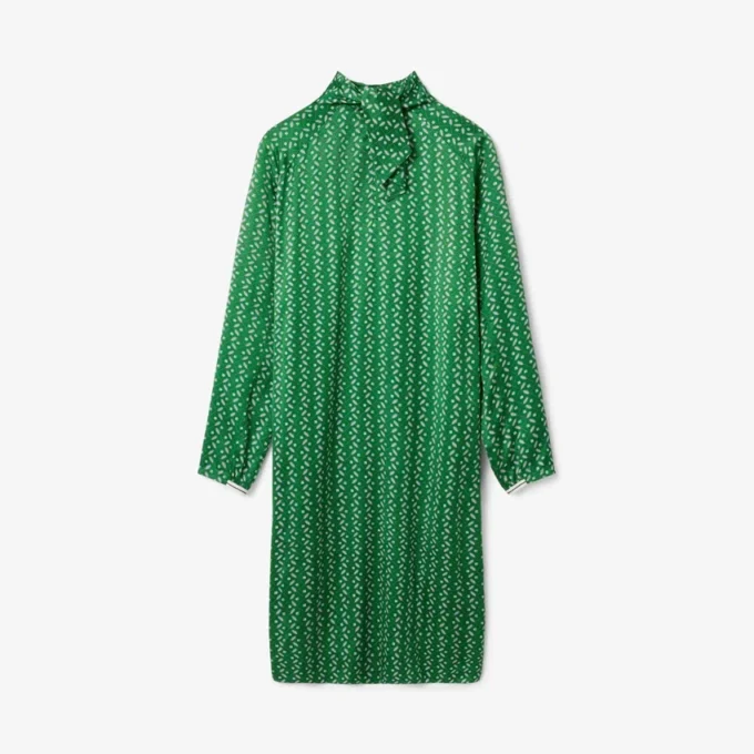 Vestido con cuello de pañuelo de satén estampado de pasarela