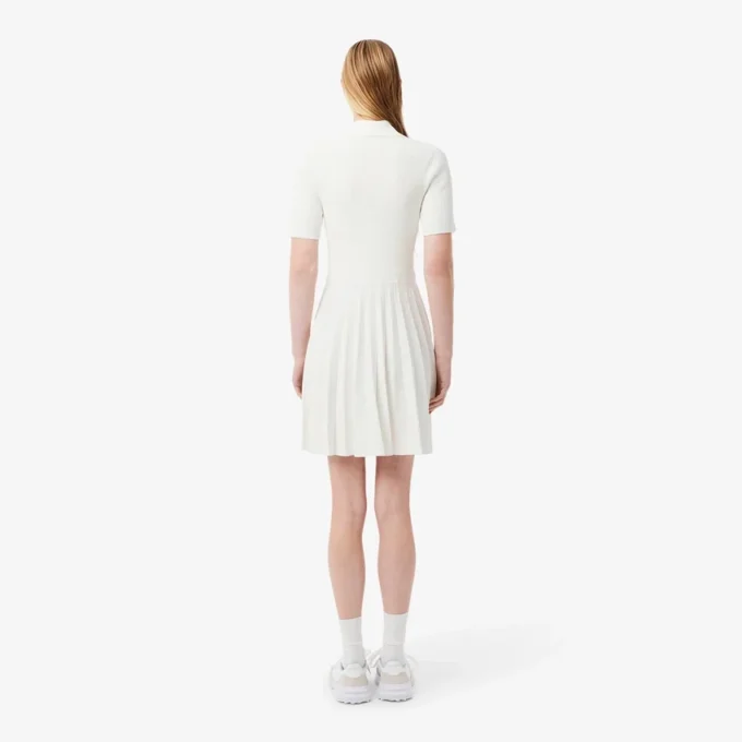 Vestido de mujer con cuello de polo plisado