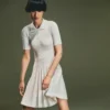 Vestido de mujer con cuello de polo plisado