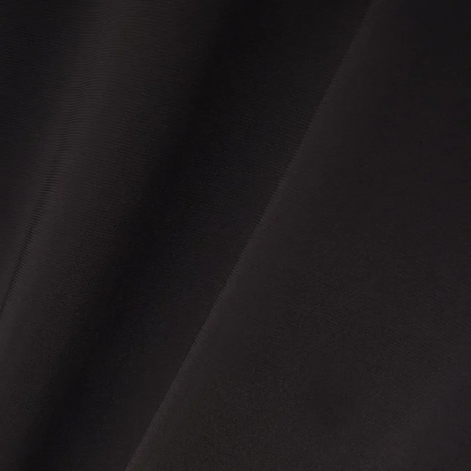 Vestido de polo de corte ajustado con insignia bordada