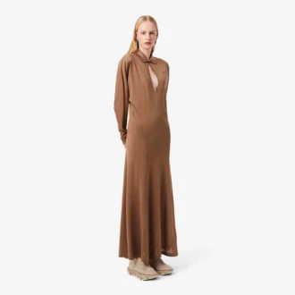 Vestido largo de seda con cuello polo de la pasarela