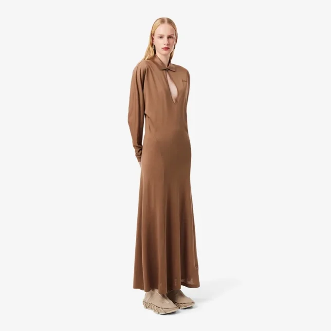 Vestido largo de seda con cuello polo de la pasarela