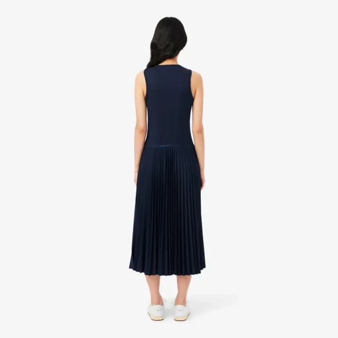 Vestido largo sin mangas con pliegues