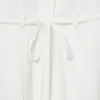 Vestido polo con pliegues y detalles bordados de la pasarela