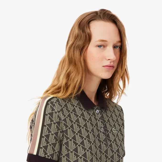 Vestido polo de corte entallado con monograma para mujer