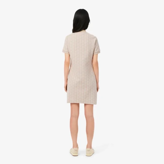 Vestido polo de corte entallado con monograma para mujer