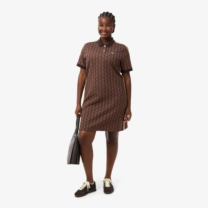 Vestido polo de corte entallado con monograma para mujer